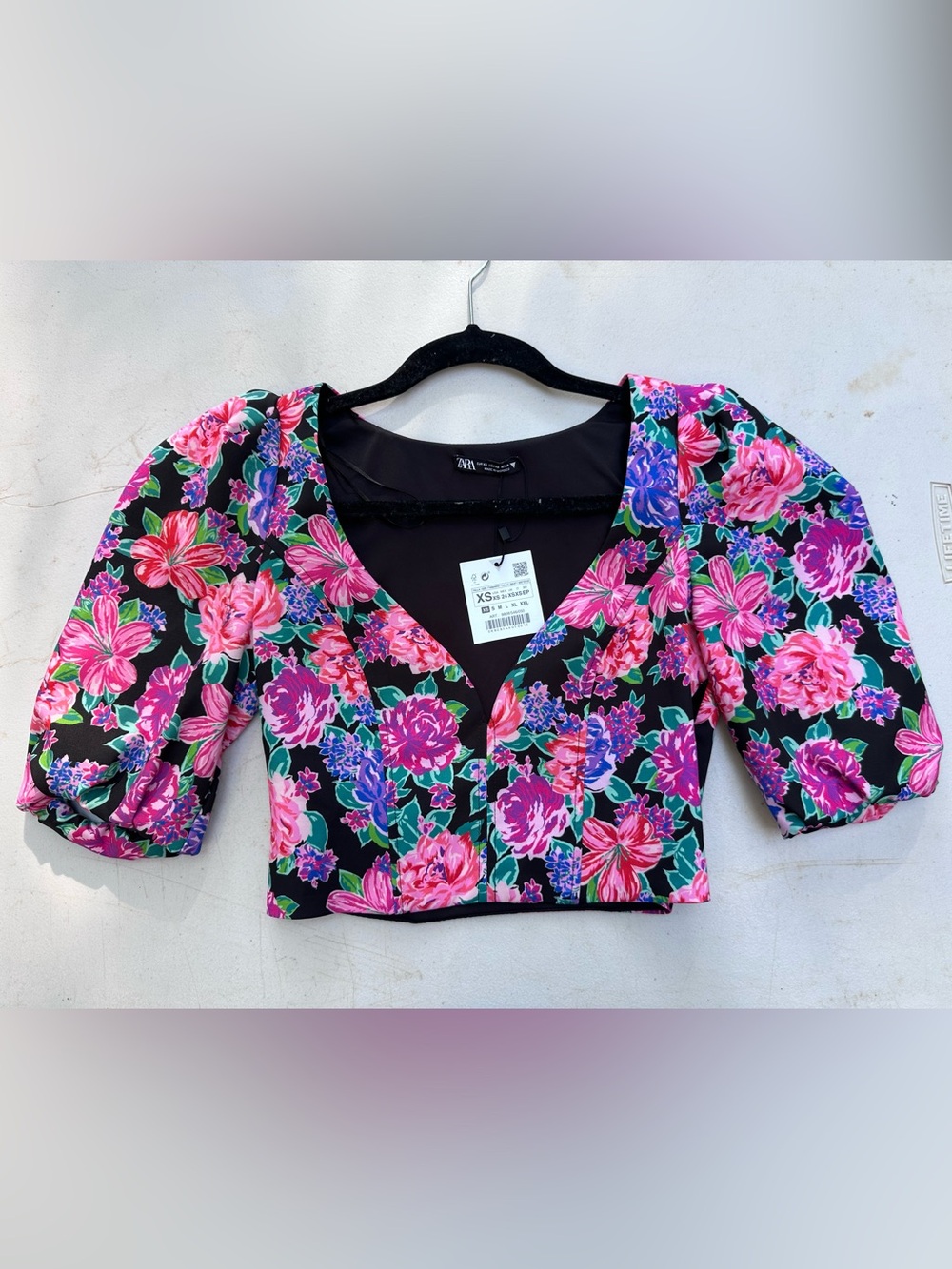 NWT ZARA Black Cropped V-Neck Top with Pink & Purple Floral Print